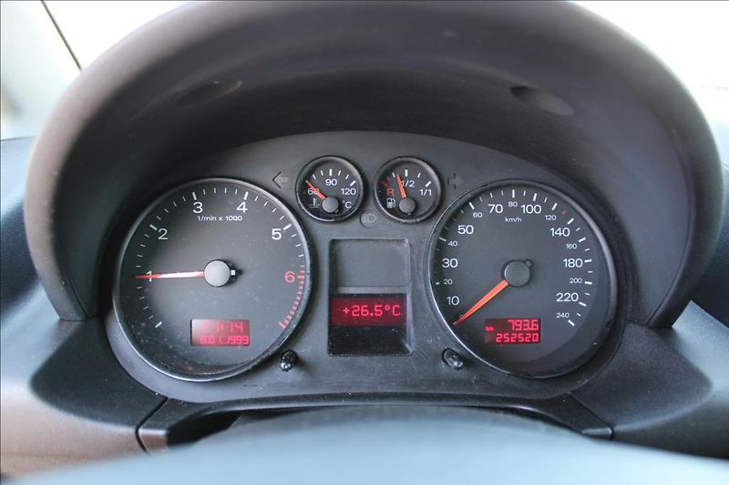 Audi A2 1,4 i  SERVISKA, KLIMA - fotka 15 z 27