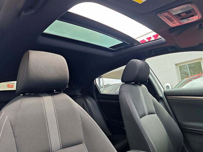 Honda Civic (2019) 1.5 Turbo Sport Plus 134kW 6MT - fotka 31 z 45