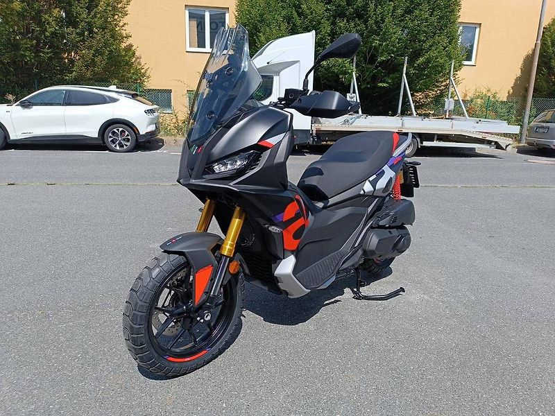 Aprilia (2026) SR GT 400 Rally Replica - fotka 3 z 13
