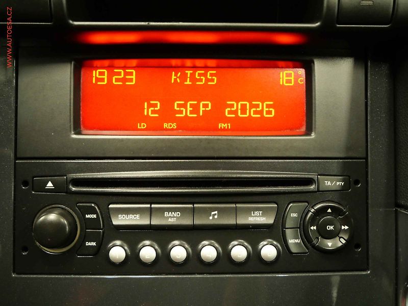 Peugeot 3008 (2010) 1.6 HDi, Klima - fotka 15 z 17