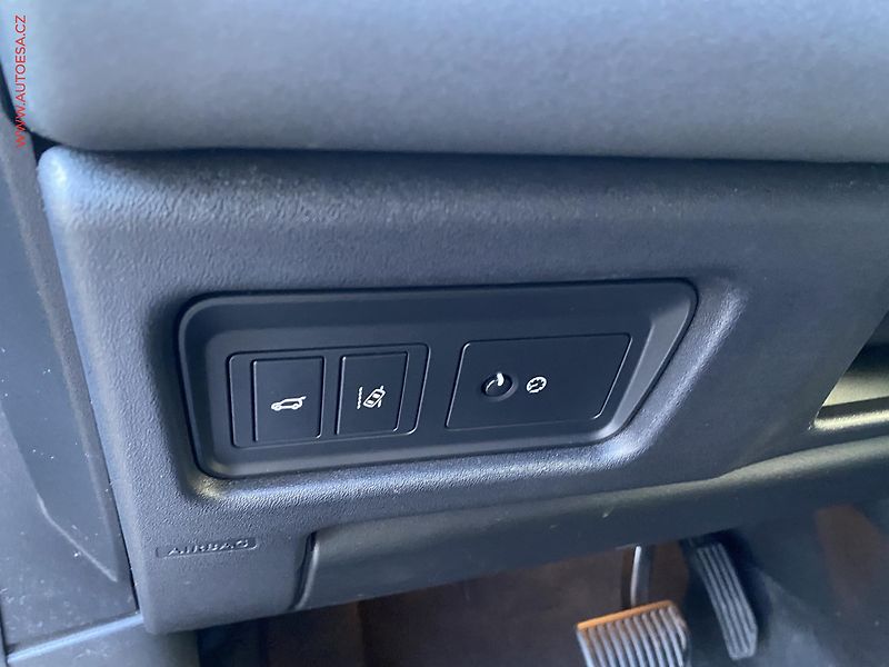 Land Rover Discovery Sport (2018) 2.0 TD4 4x4, AT, bixen, kůže - fotka 15 z 19