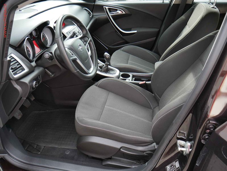 Opel Astra (2012) 1.4T Sports Tourer, ČR, AC - fotka 9 z 19