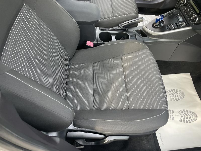 Toyota Auris 1.8i 16v HYBRID AUT NAVI CAM!! - fotka 136 z 166