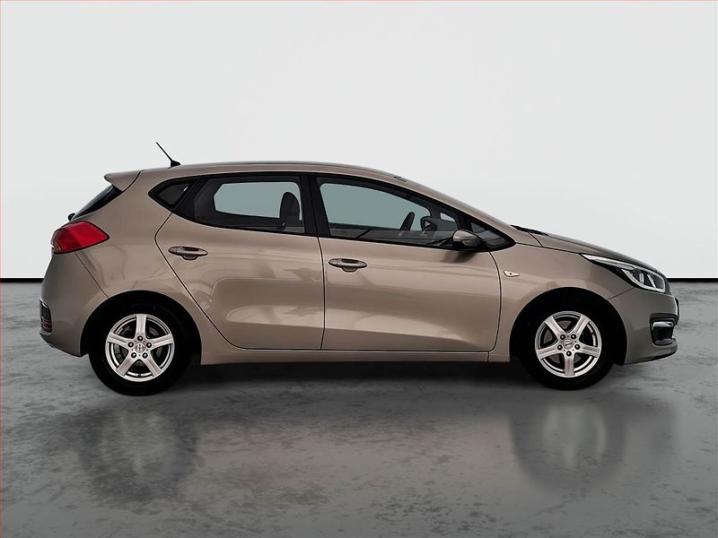 Kia Ceed (2017) 1.4 CVVT, Park. senzory - fotka 6 z 16