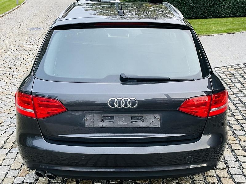 Audi A4 2.0TDI MANUÁL SENZORY NAVI - fotka 14 z 44