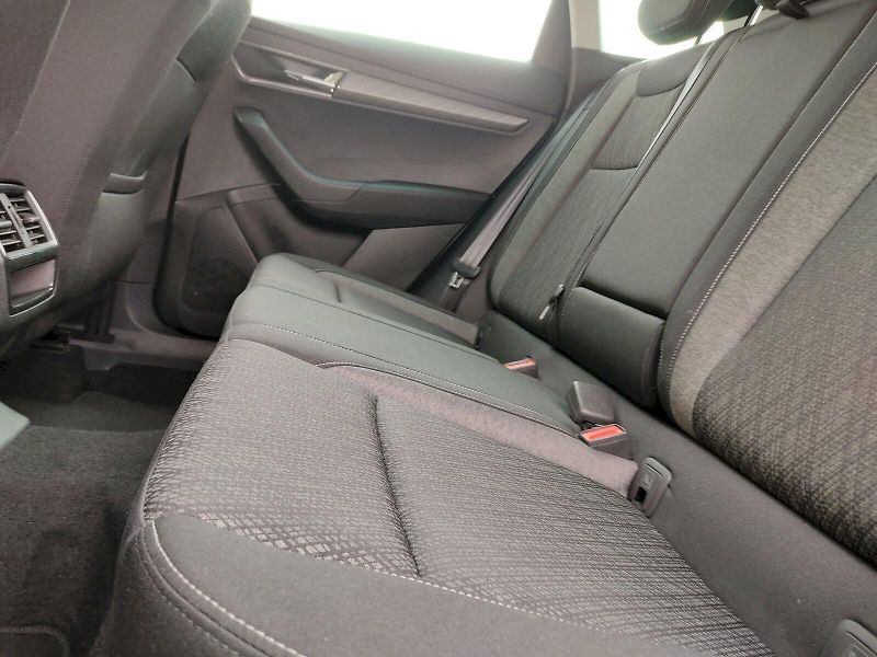 Škoda Karoq (2022) Style Plus 2,0 Tdi 85 Kw DSG - fotka 25 z 36