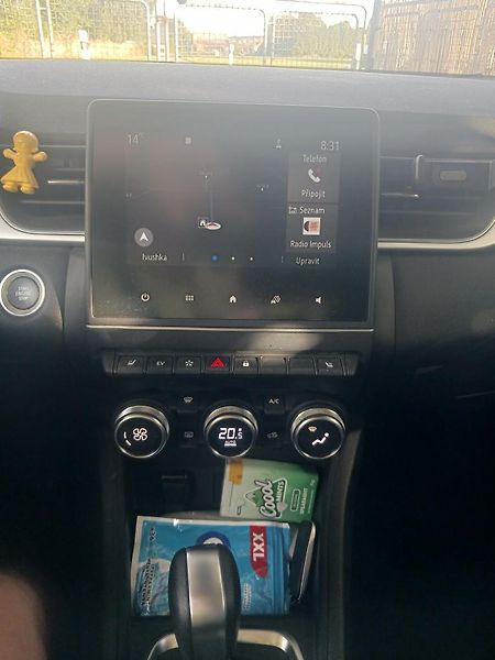 Renault Captur (2023) plug in hybrid - fotka 7 z 14