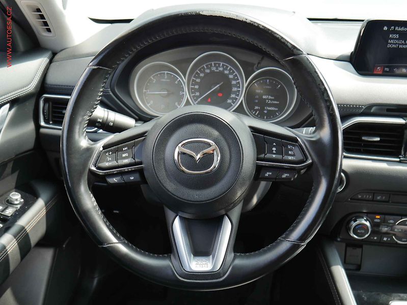 Mazda CX-5 (2018) 2.2 Skyactiv-D 4x4, AT, LED - fotka 13 z 20