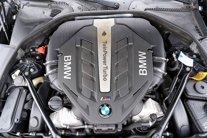 BMW Řada 6 650i V8  M paket nový motor!!! - fotka 17 z 40