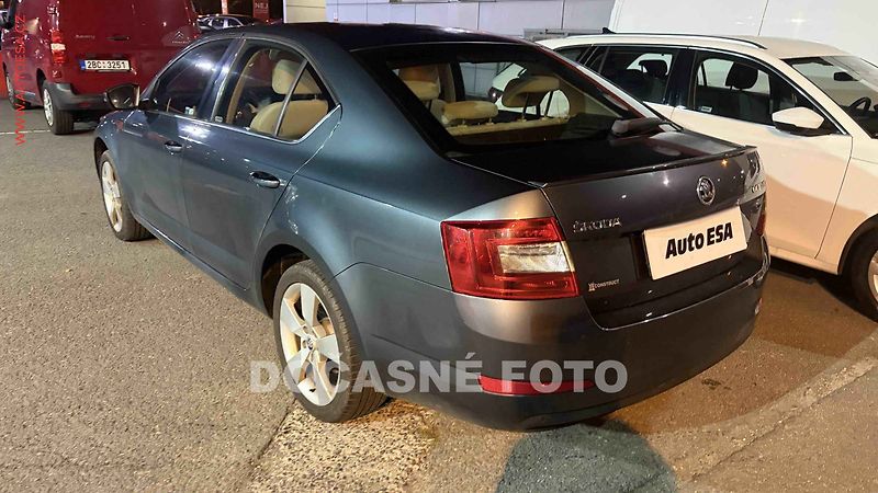 Škoda Octavia (2015) 1.8TSi, ČR, AT, bixen, autoAC - fotka 2 z 3