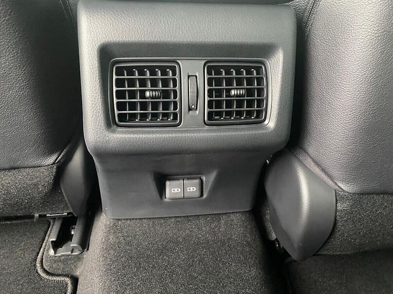 Toyota Camry 2,5 Hybrid Executive VIP - fotka 37 z 38