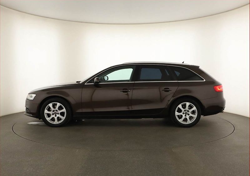 Audi A4 (2015) 2.0 TDI, Automat, Navi, Xenony - fotka 3 z 15