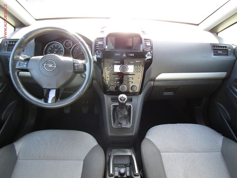 Opel Zafira (2011) 1.8 i, AC, temp - fotka 8 z 17