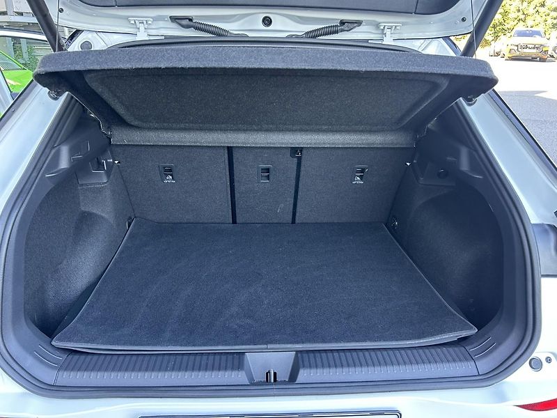 Volkswagen T-Roc R-Line 1,5 eTSI 110 kW 7DSG - fotka 14 z 20