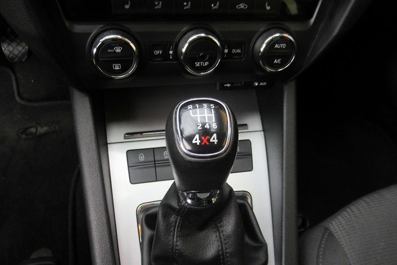 Škoda Octavia 1.6 TDi 4x4 AUT. KLIMA TAŽNÉ - fotka 14 z 19