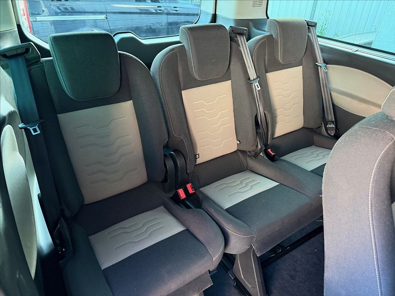 Ford Tourneo Custom 2,2 L2,Titanium, 92kW - fotka 22 z 26