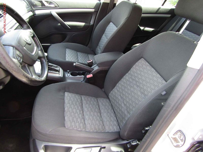 Škoda Octavia (2012) 2.0TDi, ČR, DSG, STK4/28 - fotka 9 z 20