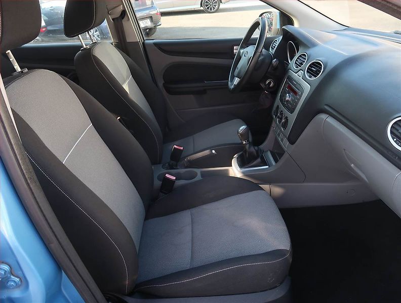Ford Focus (2011) 1.6 16V, nová STK - fotka 9 z 17