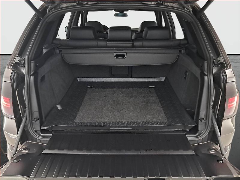 BMW X5 (2011) M Paket xDrive30d, 4X4 - fotka 14 z 27