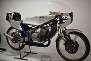 Expozice muzea představuje i další zajímavé stroje - například motocykl MTX
