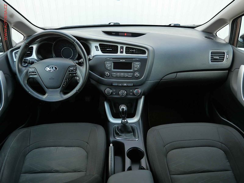Kia Ceed (2016) 1.4 i, 2.maj,ČR, servis - fotka 8 z 15
