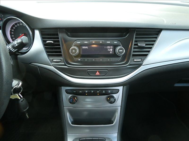 Opel Astra 1,4 i 74kW 2x kola, serviska - fotka 28 z 39