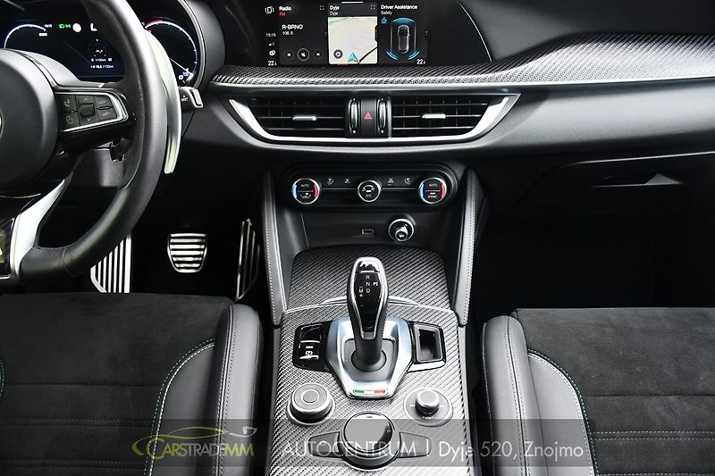 Alfa Romeo Stelvio 2.9V6 Bi-T SPARCO+AKRAPOVIČ - fotka 22 z 54