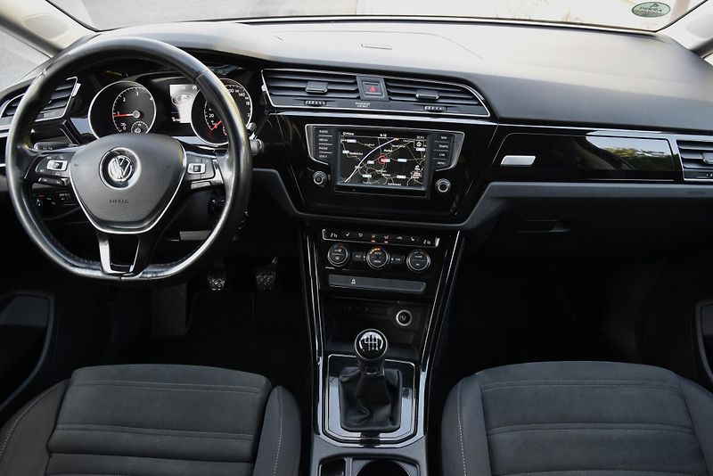 Volkswagen Touran 1.6 TDi 6st COMFORTLINE,7 MÍST - fotka 39 z 50