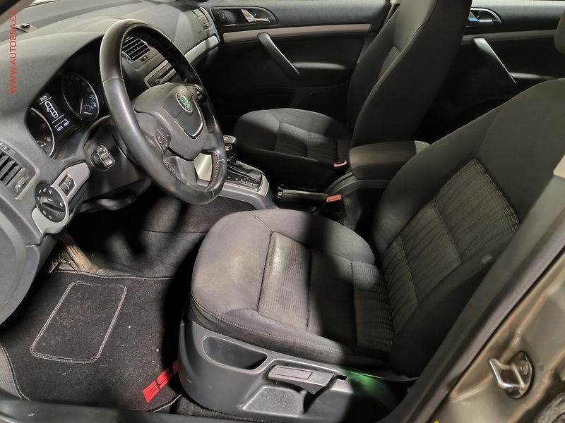 Škoda Octavia (2009) 1.4 TSi, Elegance, DSG, xenon - fotka 9 z 17