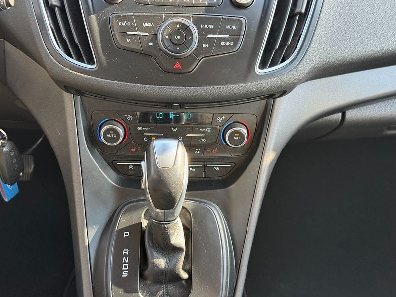 Ford C-MAX (2017) 1,5 Eco Boost 110 Kw Automat - fotka 21 z 35
