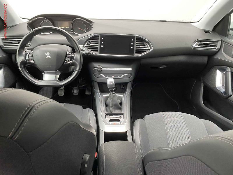 Peugeot 308 (2018) 1.2 PT, Allure, navi - fotka 8 z 16