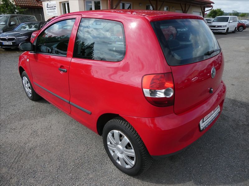 Volkswagen Fox 1,2 HTP 2 x kola - fotka 7 z 31