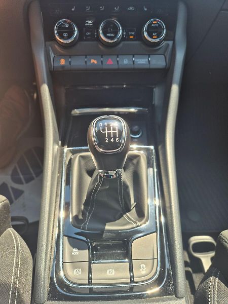 Škoda Karoq 1,5 TSI 110kW SportLine, CZ, 1 - fotka 27 z 28