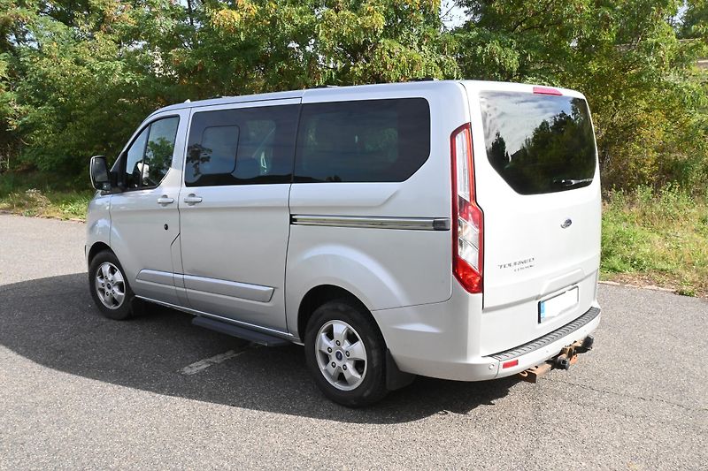 Ford Tourneo Custom (2015) - fotka 3 z 20