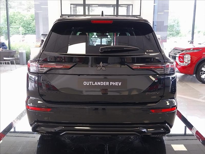 Mitsubishi Outlander (2026) 2.4 PHEV  BLACK EDITION - fotka 4 z 8