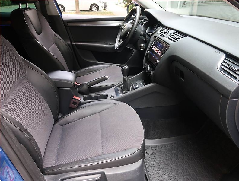Škoda Octavia (2019) Style 1.5 TSI, Kůže, Tempomat - fotka 9 z 20