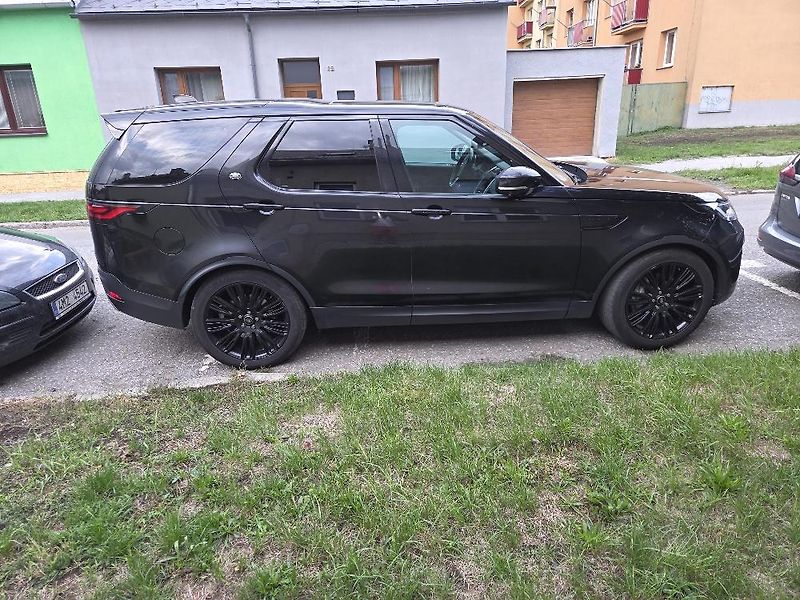 Land Rover Discovery (2022) - fotka 2 z 10