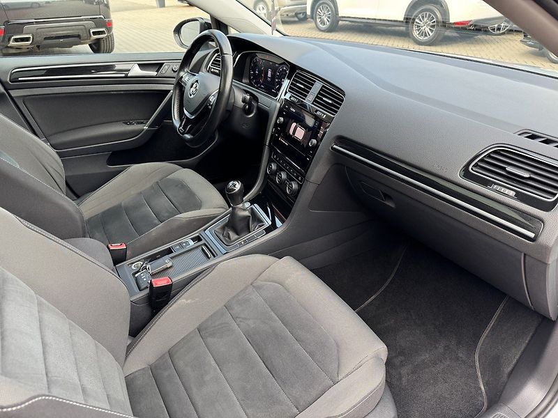 Volkswagen Golf (2017) 1.4TSi HighLine LED Navi Pano - fotka 18 z 50