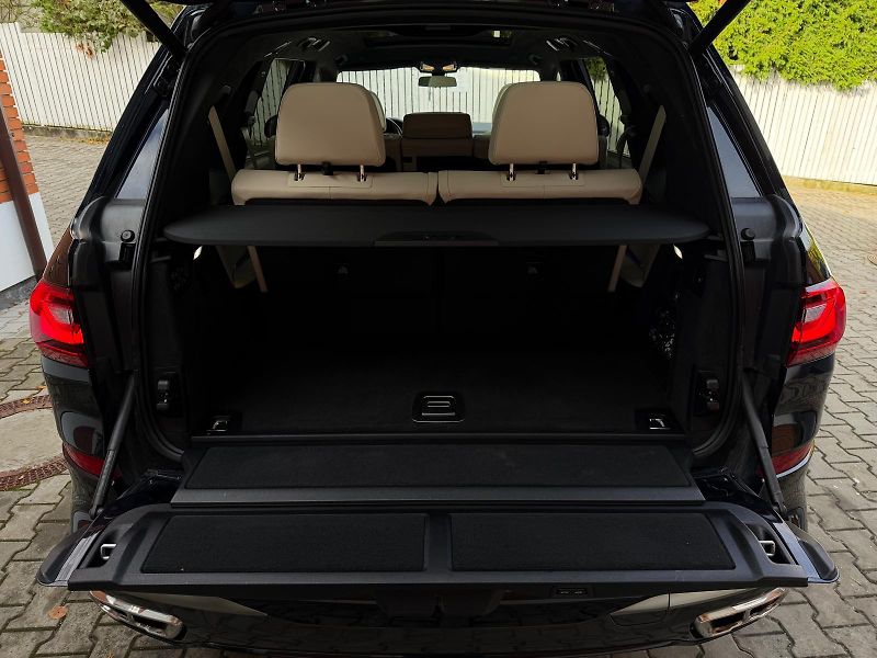 BMW X7 M50xD-R22-PANO-H&K-ČR-TOP STAV - fotka 47 z 53