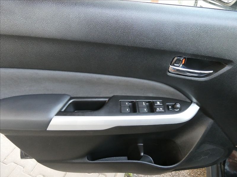 Suzuki Vitara 1,4 T 103kW 4x4 automat,závěs - fotka 36 z 49