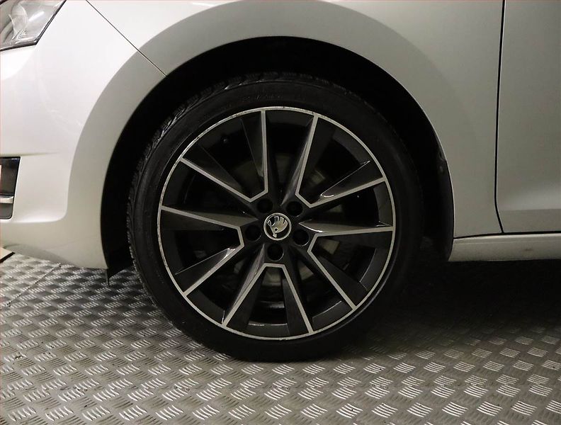 Škoda Rapid (2019) 1.0 TSI, Vyhř. sedaček - fotka 15 z 19