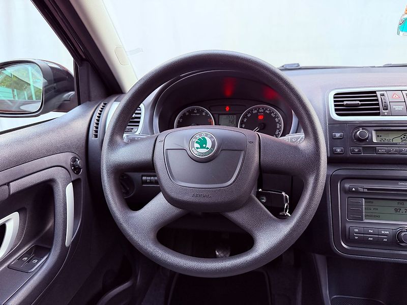 Škoda Fabia 1.4 Style Edition, Serviska, 1 - fotka 16 z 25