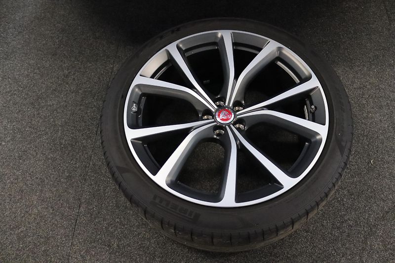 Jaguar F-Pace SVR 5.0 V8 AWD 405kW DPH - fotka 50 z 50
