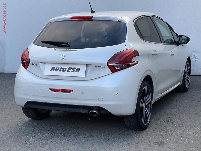 Peugeot 208 (2016) 1.2PT, GT Line, navi - fotka 4 z 17