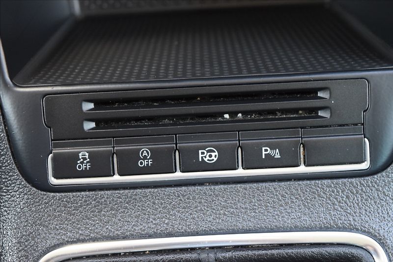 Volkswagen Tiguan 2,0 TDI 81KW ALU NÍZKÝ NÁJEZD - fotka 37 z 47