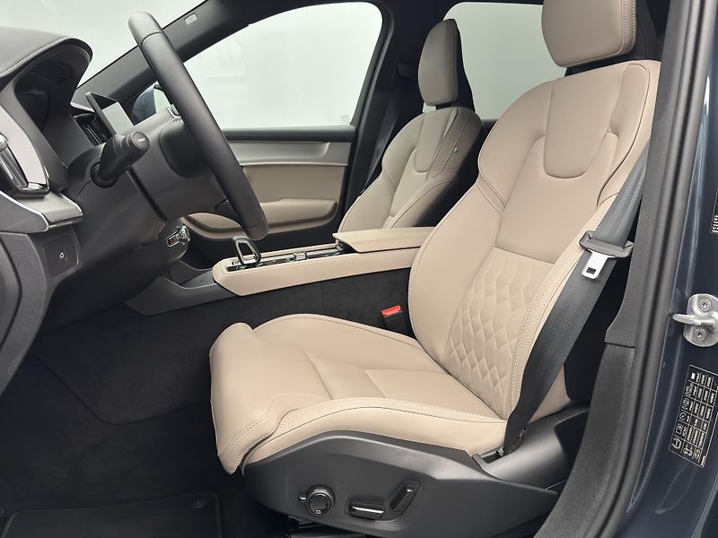 Volvo XC90 B5 AWD CORE CZ 1.maj  - fotka 4 z 43