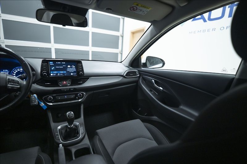 Hyundai i30 1,5 CVVT KAMERA 1. MAJITEL ČR - fotka 13 z 31