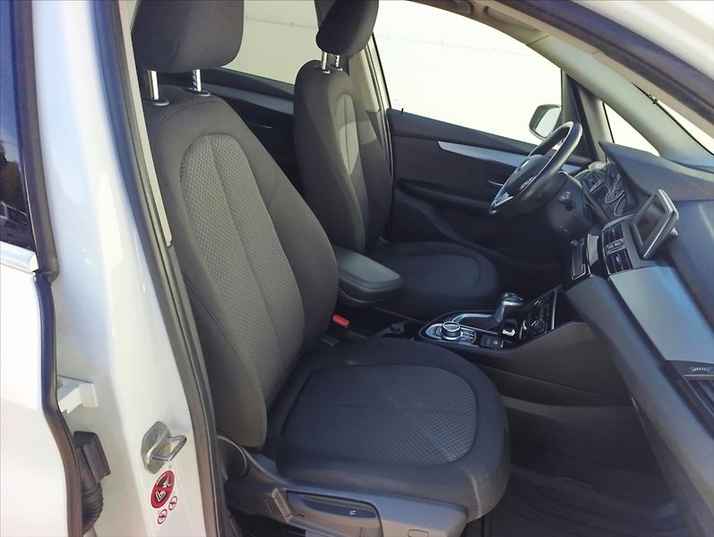 BMW Řada 2 1,5 216d Automat Navi Tempomat - fotka 28 z 36
