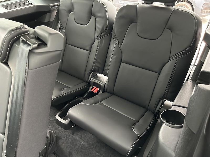 Volvo XC90 2.0 B5 4x4 ULTIMATE - fotka 16 z 35