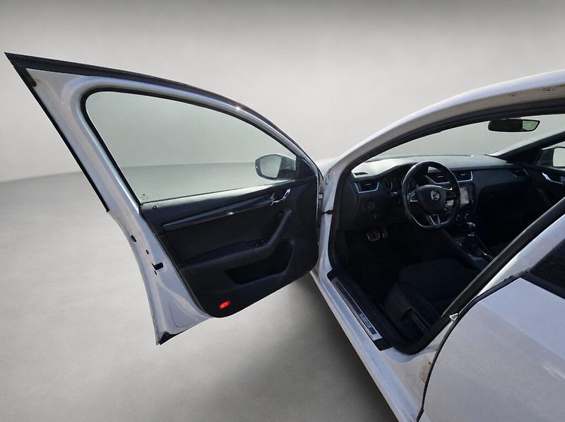 Škoda Octavia (2018) RS 2.0 TDi 135KW DSG - fotka 9 z 23